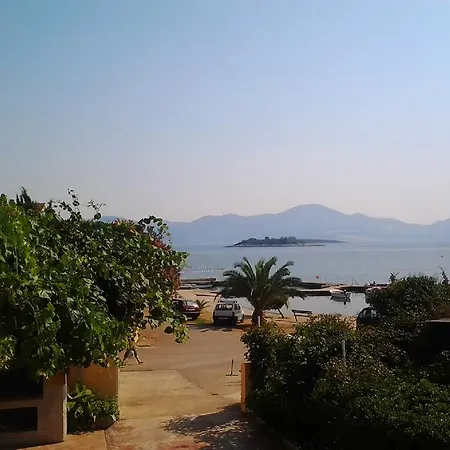 Ana Apartment Sreser