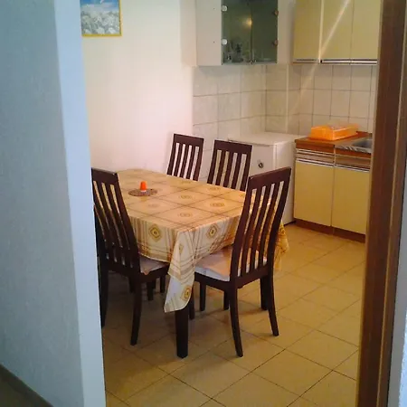 Ana Apartment Sreser